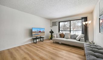 4 Pine Tree Dr 110, Arden Hills, MN 55112