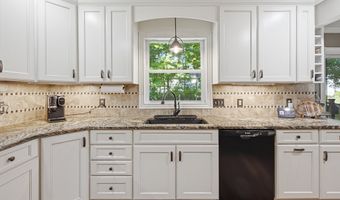 2316 Woodview Ct, Ashland, OH 44805