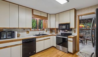 884 Dogwood Ter, Akron, OH 44321