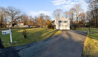 16 Edgebrook Ln, Airmont, NY 10952