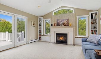 12 Pat Dr, Lincoln, RI 02865