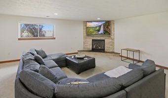 504 W Palmer Cir, Aberdeen, SD 57401