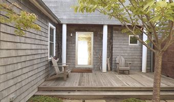 54 Gardiner Dr, Amagansett, NY 11930