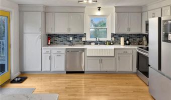 89 Narrow Ln, Charlestown, RI 02813