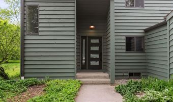 929 E NORTHWOOD Dr, Appleton, WI 54911