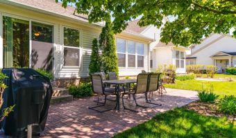 2 Tiverton Ct, Algonquin, IL 60102