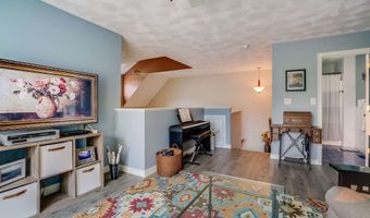 8 Royal Ln, Raymond, NH 03077