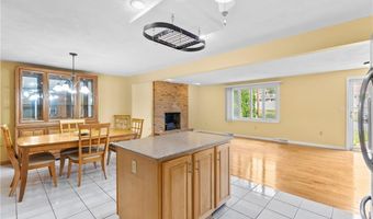 71 Hawthorne Pl, North Providence, RI 02904