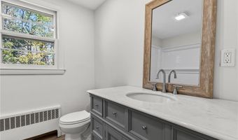 101 Bateman Ave, Cranston, RI 02920