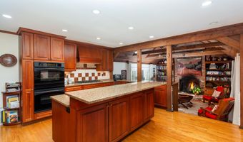 150 N Old Stone Bridge Rd, Cos Cob, CT 06807