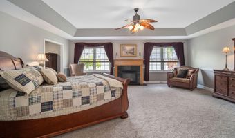 35 Shinnecock Hills Dr, Albany, NY 12205