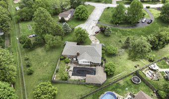 1625 Jay Ct, Aurora, MO 65605