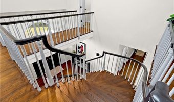 1 Harborview Dr, Newport, RI 02840