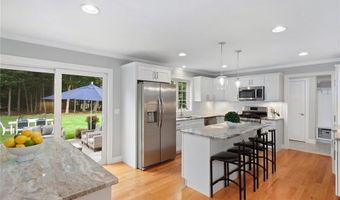 42 E Lantern Rd, Lincoln, RI 02865