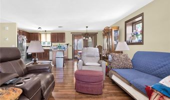 35 Sycamore Dr, Cranston, RI 02921