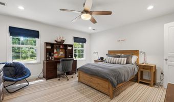 7009 LOCH LOMOND Dr, Bethesda, MD 20817