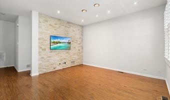 642 W Moreland Ave, Addison, IL 60101
