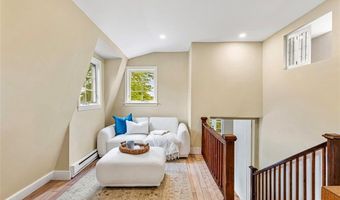 81 Mathewson Rd, Barrington, RI 02806