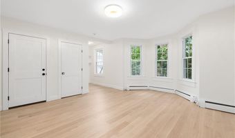 28 Young St 2, Newport, RI 02840