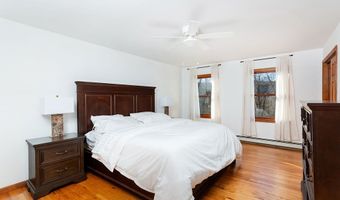 8 Phoebee Ln, Brookfield, CT 06804