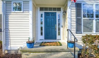 28 Crestview Ln 28, Danbury, CT 06810