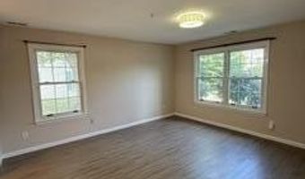 402 Wedgewood Cir, Belford, NJ 07718