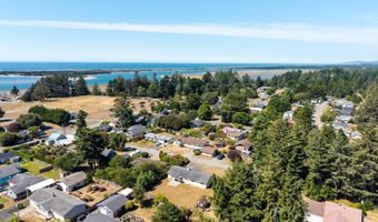 950 NE 1ST St, Bandon, OR 97411
