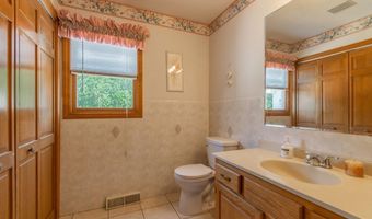 35 Jennie Cir, Agawam, MA 01001