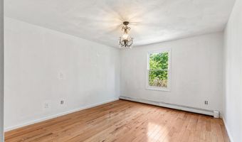 8 Ashley Dr, Lincoln, RI 02865