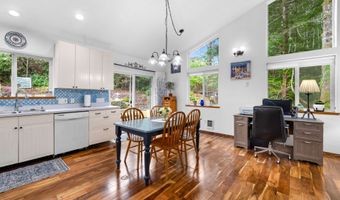 142 S QUADRANT St, Rockaway Beach, OR 97136