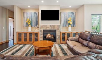 2055 Silver Maple Trl, North Liberty, IA 52317