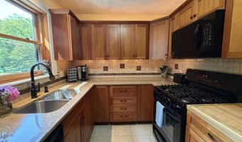 120 Carriage Hill Rd, Brattleboro, VT 05301
