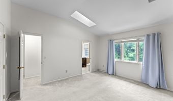 12 Boulevard Dr 21-130, Danbury, CT 06810