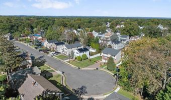 33 Coyne Ct, Bergenfield, NJ 07621
