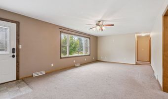 310 7th Ave SE, Dyersville, IA 52040
