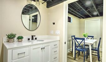 18 Chantilly Dr, Barrington, RI 02806