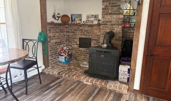 14 Lakeshore Dr, Belgrade, ME 04917