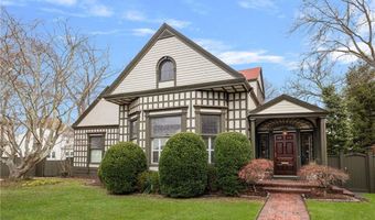 4 Hunter Ave, Newport, RI 02840