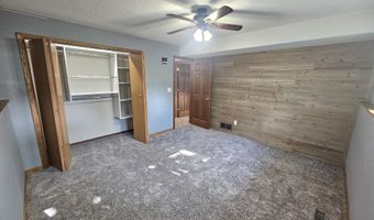 1507 Squire Ln, Aberdeen, SD 57401