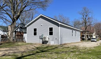 913 Pine Ave, Alma, MI 48801