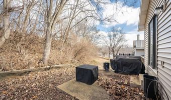 537 Treetop Village Dr, Ballwin, MO 63021