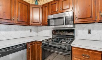 73 Locker St, Beachwood, NJ 08722