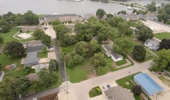 306 Iowa St, Arnolds Park, IA 51331