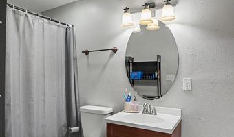 1819 NW Lakeside Dr, Ankeny, IA 50023