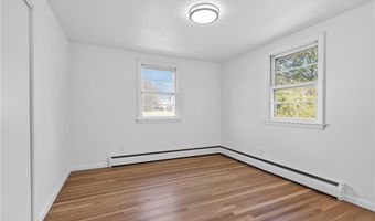 101 Bateman Ave, Cranston, RI 02920