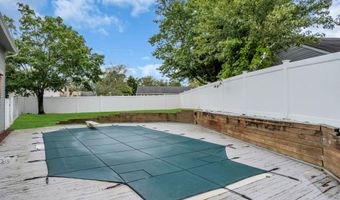 41 Deck St, Barnegat, NJ 08005