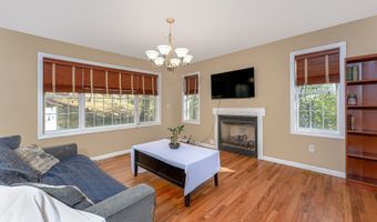 110 Oakwood Cir, Bristol, CT 06010