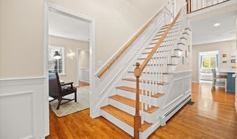 2 Boulder Rd, Bourne, MA 02532