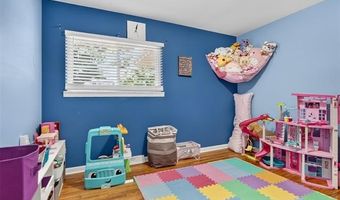 426 N Main St, Almont, MI 48003