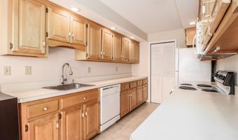 28 Rollingwood Dr 28, Brookfield, CT 06804